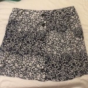 Cute navy and white print skirt with pockets